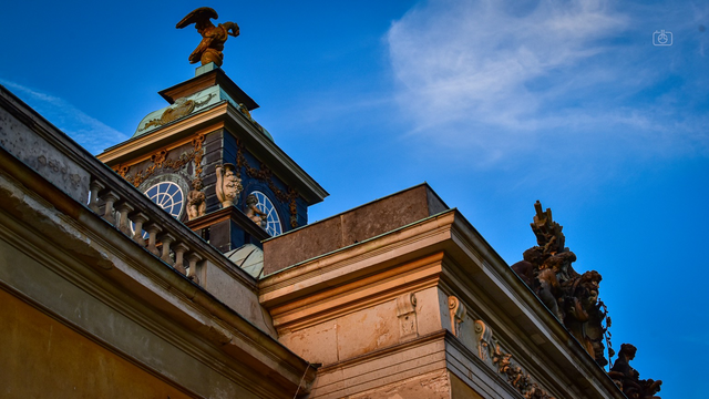 Roofline and cupola of New Chambers in fading evening light, Sanssouci Palace, Potsdam, 26 Sep 2023. Nikon D5600, Nikkor DX 35 mm Æ’1.8G, ISO 640, Æ’11, 1/125s