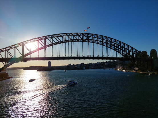 Photo of the Sydney Harbor bridge at sunset