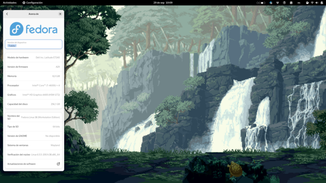 Captura de toda la pantalla donde se ve el escritorio Gnome de Fedora 38 con la ventana de "Acerca De" abierta a un costado y un wallpaper de una cascada en en un bosque realizado en pixelart