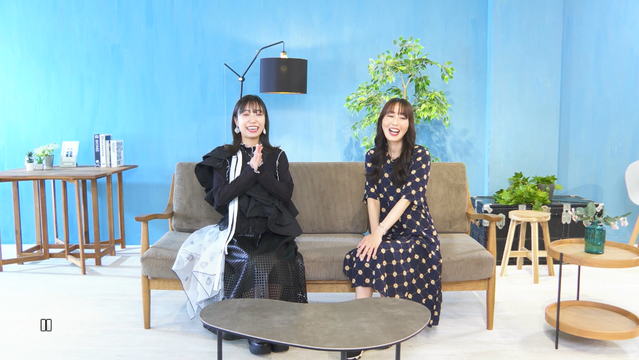 Aika Kobayashi and Yoko Hikasa sitting together on a couch.