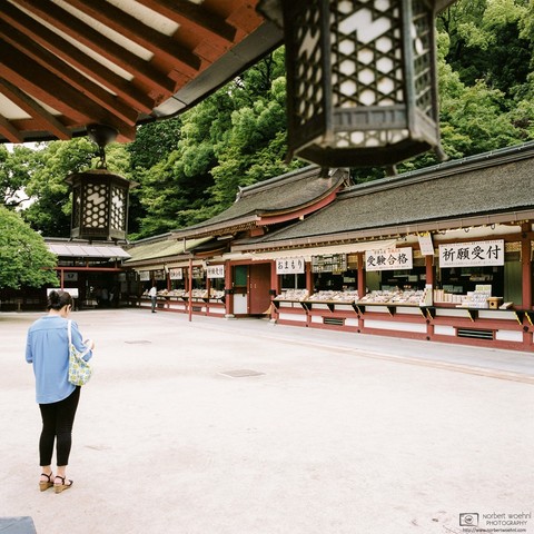 This photo was taken in the shrine’s inner yard, where small booths are selling Omamori — amulets that are said to provide various forms of luck or protection. In the case of Dazaifu Tenmangu, a variety of education-themed talismans focusing on successful studies or luck in passing exams are available.