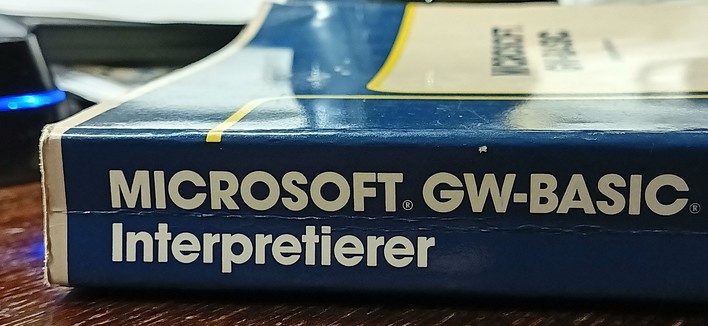Buchrücken von "Microsoft GW-Basic Interpretierer" von 1985.