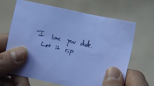 Rodgers passed this note to Zach before Chiefs game