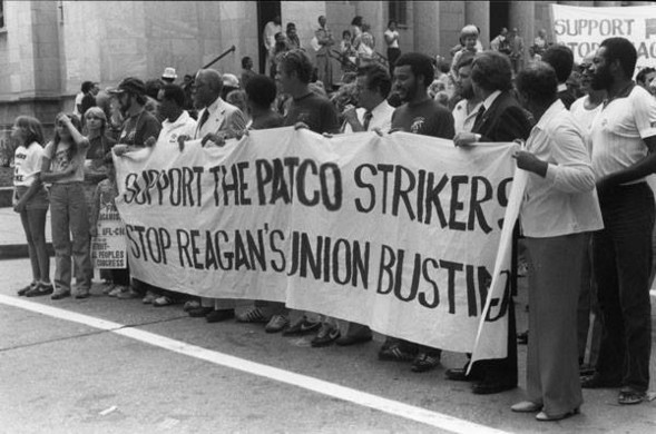 PATCO strike, with workers holding a large banner that reads: “Support the PATCO strikers. Stop Reagan’s union busting. Source: Georgia State University Library PATCO archives