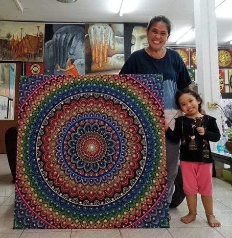 a photo og the artist Kib standing up, her niece standing next to her, they are next to the large painting