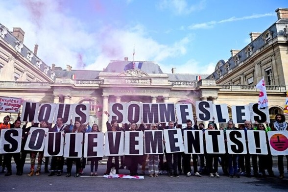 Une manifestation contre la dissolution des « Soulèvements de la Terre » devant le Conseil d'État à Paris, le 27 octobre 2023. © Photo Stefano Rellandini / AFP