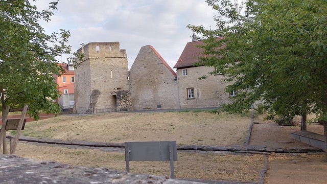 Heidesheimer Gate and moat.