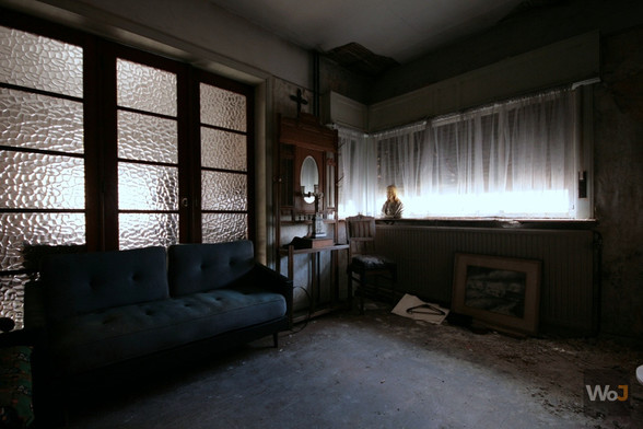Villa Ellen (2015)
→ Visite d'une petite maison Art Déco : la Villa Ellen.
→ Visit a small Art Deco house : Villa Ellen.
► Récit & photos : https://www.worldofjosh.be/photos/20150315_ellen/ellen.php
► Story & pictures : https://www.worldofjosh.be/en/photos/20150315_ellen/ellen.php
#abandoned #abandonedplaces #decay #exploration #explorationurbaine #lostplaces #photo #urbex #urbanexploration
© 2015