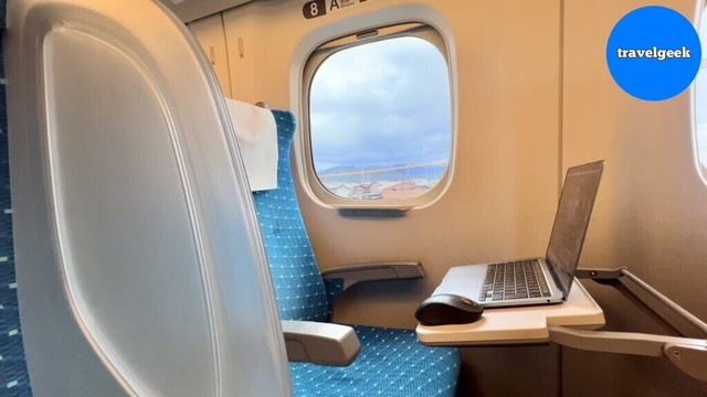 Trying a Work Pod Seat on Japan's Bullet Train Shinkansen | Tokyo - Osaka