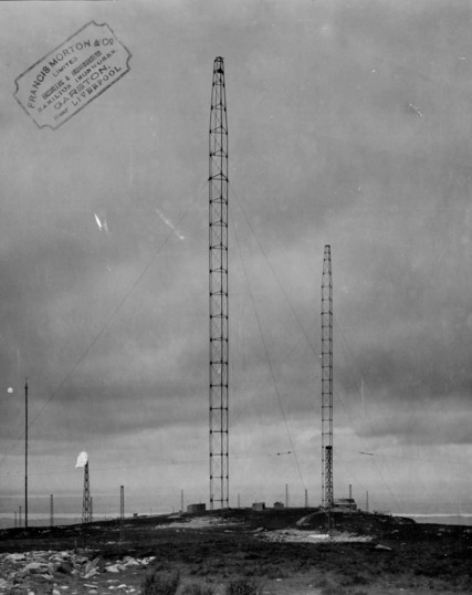 New 400' lattice masts of the 1924 extension array. One of the earlier masts ise seen downhill, to the extreme left.