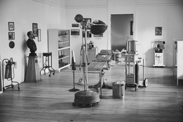 View of one of the rooms in the Medical Museum in Cuenca. This room shows equipment that was (I think) typical of an operating theater in the first half of the 20th century.