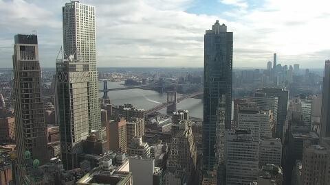This webcam usually shows a view of skyscrapers with Brooklyn Bridge in the background. It's a cloudy day. It's 45ºF/7ºC.