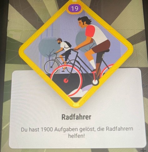 Badge mit Aufschrift: Du hast 1900 Aufgaben gelöst, die Radfahrern helfen.