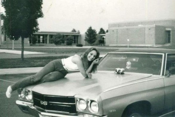 Foxy lady and a nice 70s Chevelle