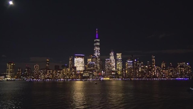 This webcam usually shows a view of the New York skyline with the World Trade Center skyscraper showing prominently. It's a clear day. It's 42ºF/6ºC.