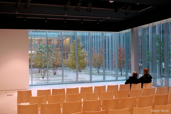 right and wrong ways to set theater seating: photograph of the Poetry Foundation auditorium
