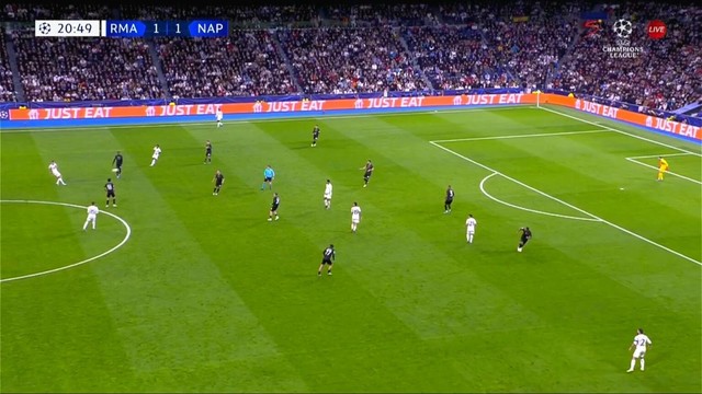 Real Madrid [2]-1 Napoli: Jude Bellingham 22' (David Alaba assist)