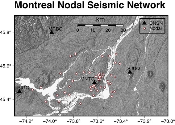 Une carte de la région de Montréal montrant l'emplacement de 48 géophones (losanges) ainsi que les sismomètres officiels à large bande (triangles noirs).