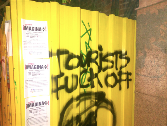 Grafiti: tourists fuck off