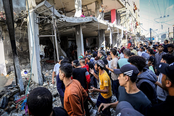 Photo of persons searching for the wounded after an Israeli airstrike on a house in the Shaboura refugee camp in the city of Rafah, southern Gaza Strip, Palestin, on November 17, 2023. (by Abed Rahim Khatib/Flash90)