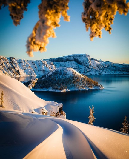 Winter scene in Crater Lake NP, Oregon