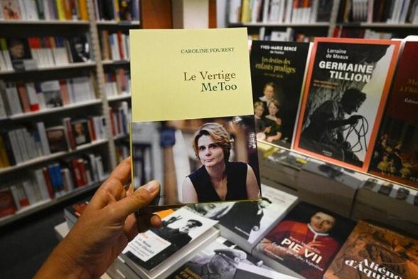 Le livre de Caroline Fourest, dans une librairie à Paris, le 20 septembre 2024. © Photo Magali Cohen / Hans Lucas via AFP