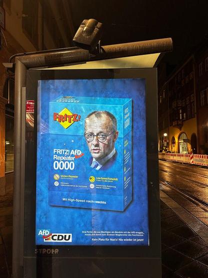 Glaskasten mit Werbung gegen Rechts
