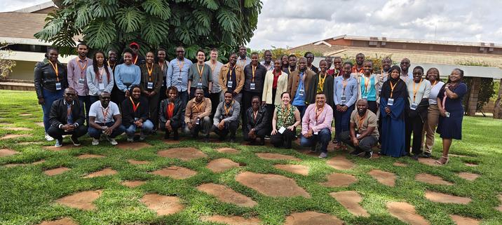 Bioconductor Nairobi course group photo on ILRI campus outside under tree.