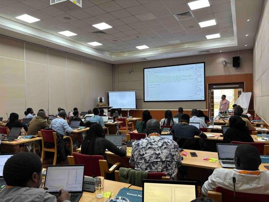 Michael Landi teaching at the Bioconductor Nairobi course.