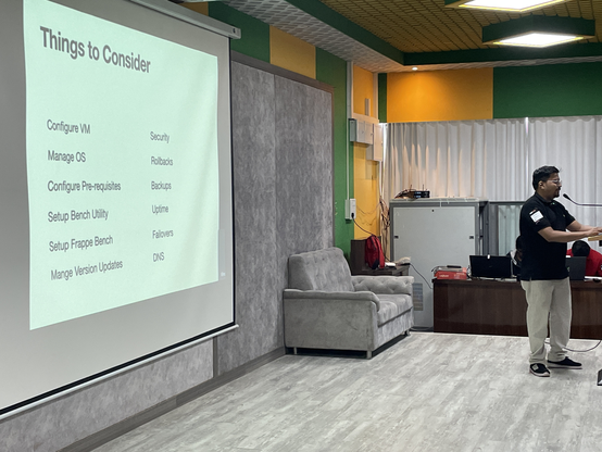 Saurabh talking about deploying frappe web apps at PuneFOSS 3
