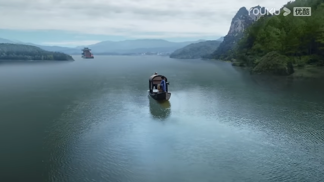Zhou Zishu watching Wen Kexing’s boat across the lake