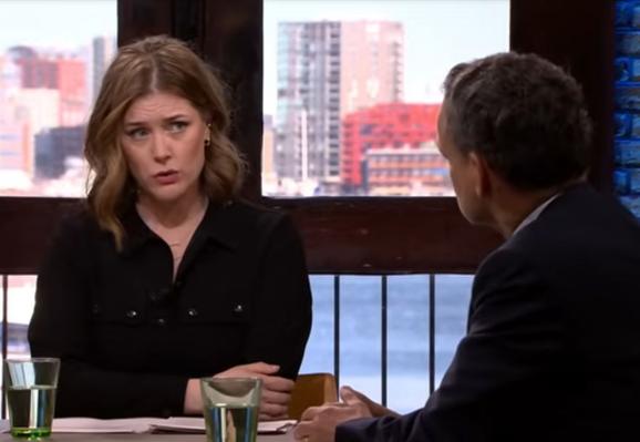 Links Maaike Schoon en rechts Caspar Veldkamp in Buitenhof op TV afgelopen zondagmiddag.

Screenshot net nadat het filmpje van de, door de Israeli Destruction Forces, geliquideerde Rode Kruis-medewerker werd getoond.

Maaike kijkt schuin, m.i. vol wantrouwen en afgrijzen, naar Veldkamp als zij hem om een reactie vraagt.