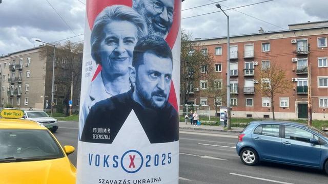 EPP boss Weber feels 'privileged' to be targeted by billboard campaign in Hungary