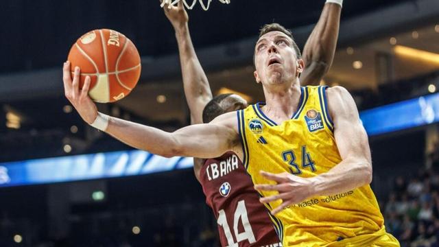 Alba Berlin schlägt Frankfurt Skyliners souverän