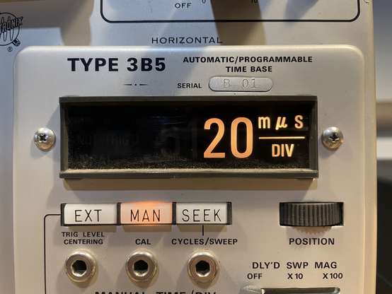 A closeup of the incandescent indicator showing the current sweep speed of 20 mili microseconds per division (i.e. 20 nanoseconds)