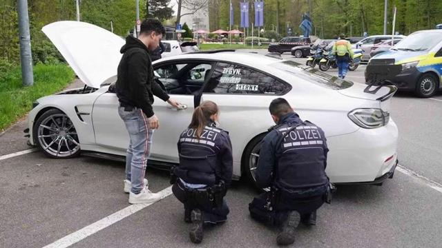 Tuning-Treffen in Stuttgart-Degerloch: Was hat die Polizei am Car-Friday unterm Fernsehturm entdeckt?