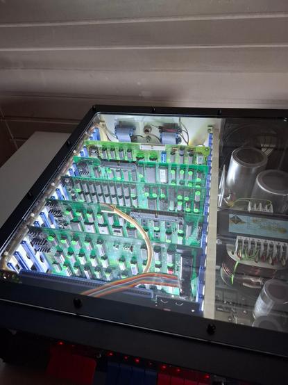 Inside view of the circuit boards of the #KneisnerM100 from a different angle