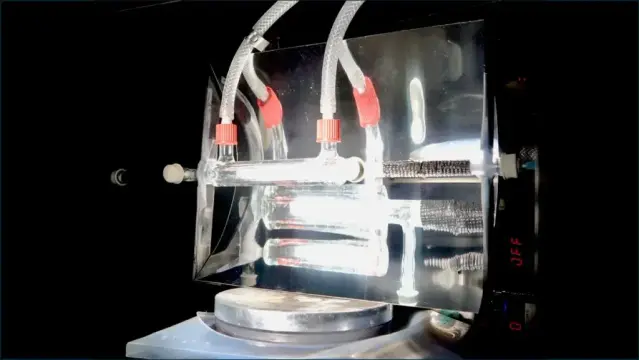 This Solar-Powered Device Sucks CO2 From the Air—and Turns It Into Fuel