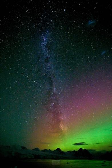 The Aurora Australis in full display, alongside the Milky Way

Sony A1 ii, Sony 12-24mm - 3s, f/2.8, ISO12800
