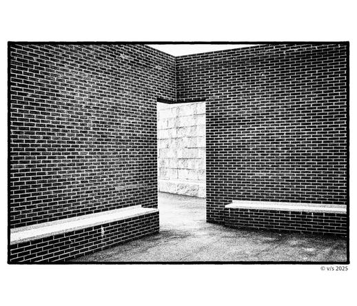 Backsteinwand über Eck mit Durchgang