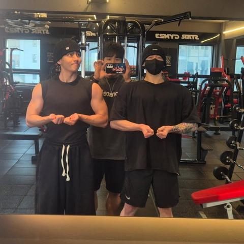 Bodybuilder Choi Hanjin IG Post with Taehyung & Jungkook - 030525