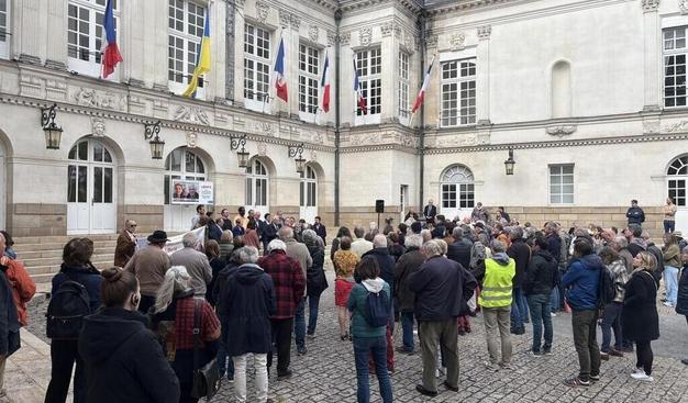 « Sortez-les de là » : à Nantes, rassemblement pour la libération de Jacques Paris et
