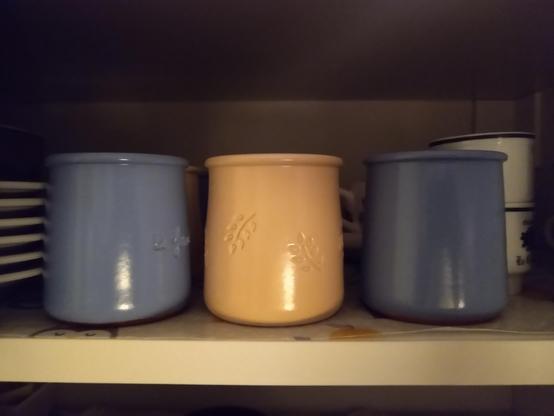 3 ceramic pots used as coffee cups