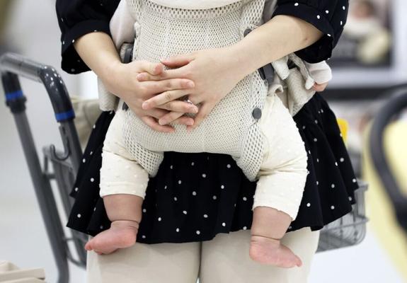 Expert Panel Suggests Japan’s Government Make Childbirth Free