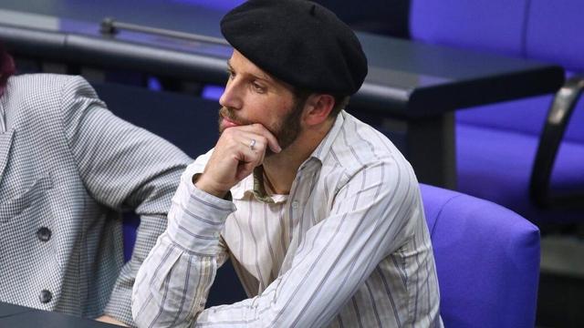 Baden-Württemberg: Linken-Politiker aus Karlsruhe fliegt wegen Mütze aus Bundestag