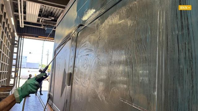 Graffiti-Entfernung an Stadtbahn kostet Karlsruhe bis zu 10.000 Euro