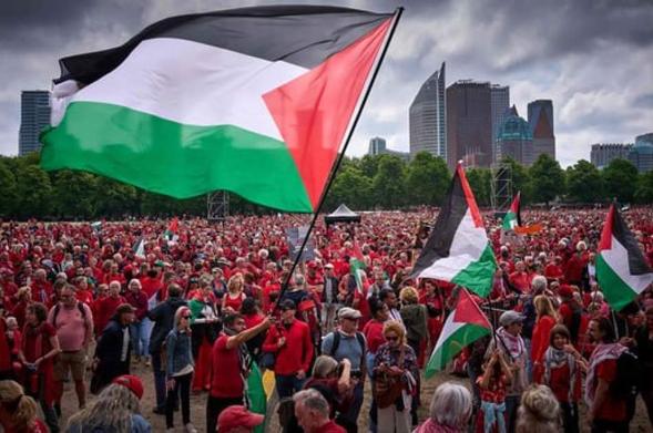 Hundreds of Thousands Rally in the Netherlands for Palestinian Support