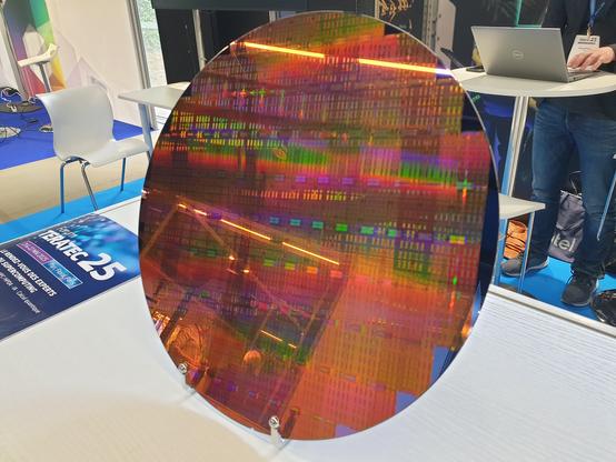 Xeon 6 wafer
