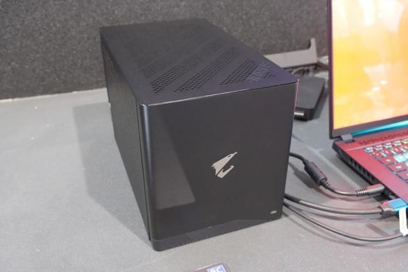 GeForce RTX 5090搭載のThunderbolt 5外付けGPUボックス、GIGABYTEが展示 - PC Watch