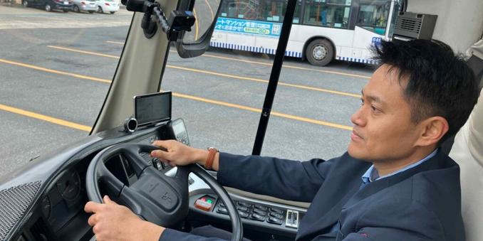 Japan considers lower language hurdles for foreign bus, cab drivers
